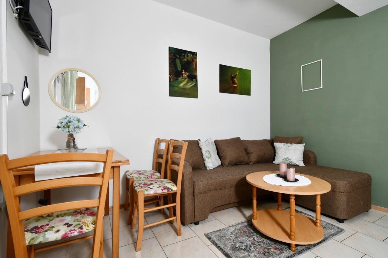 Apartments Novotny Banjol 外观 照片