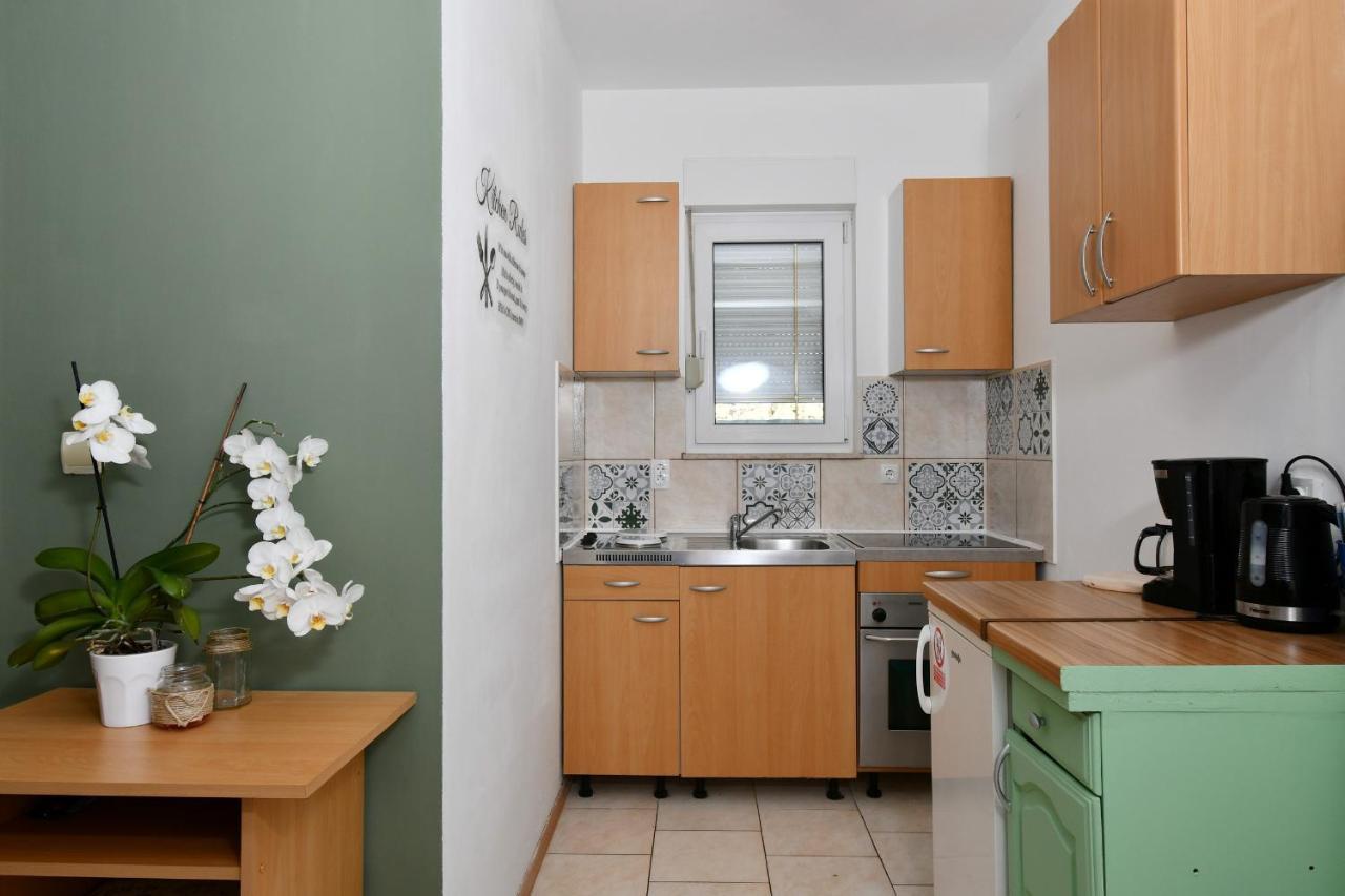 Apartments Novotny Banjol 外观 照片