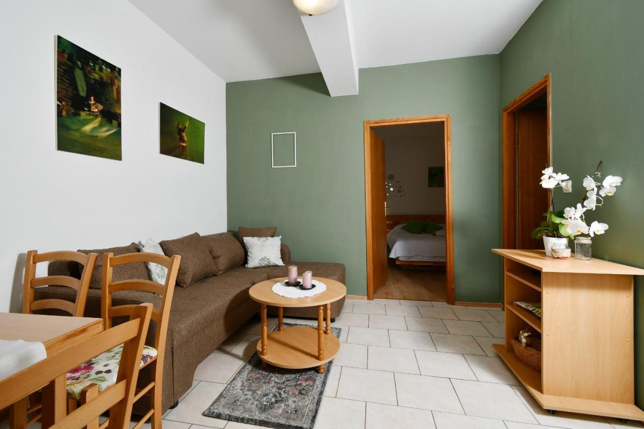 Apartments Novotny Banjol 外观 照片