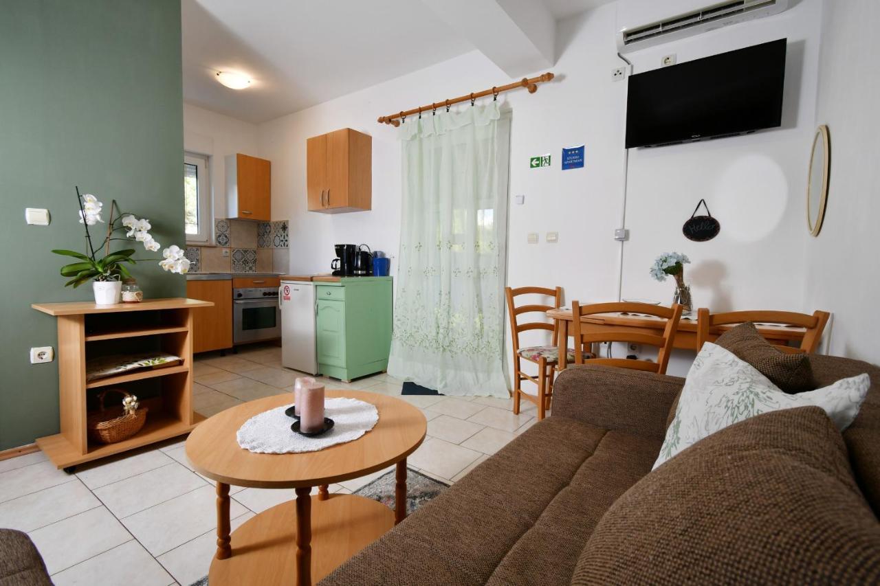 Apartments Novotny Banjol 外观 照片